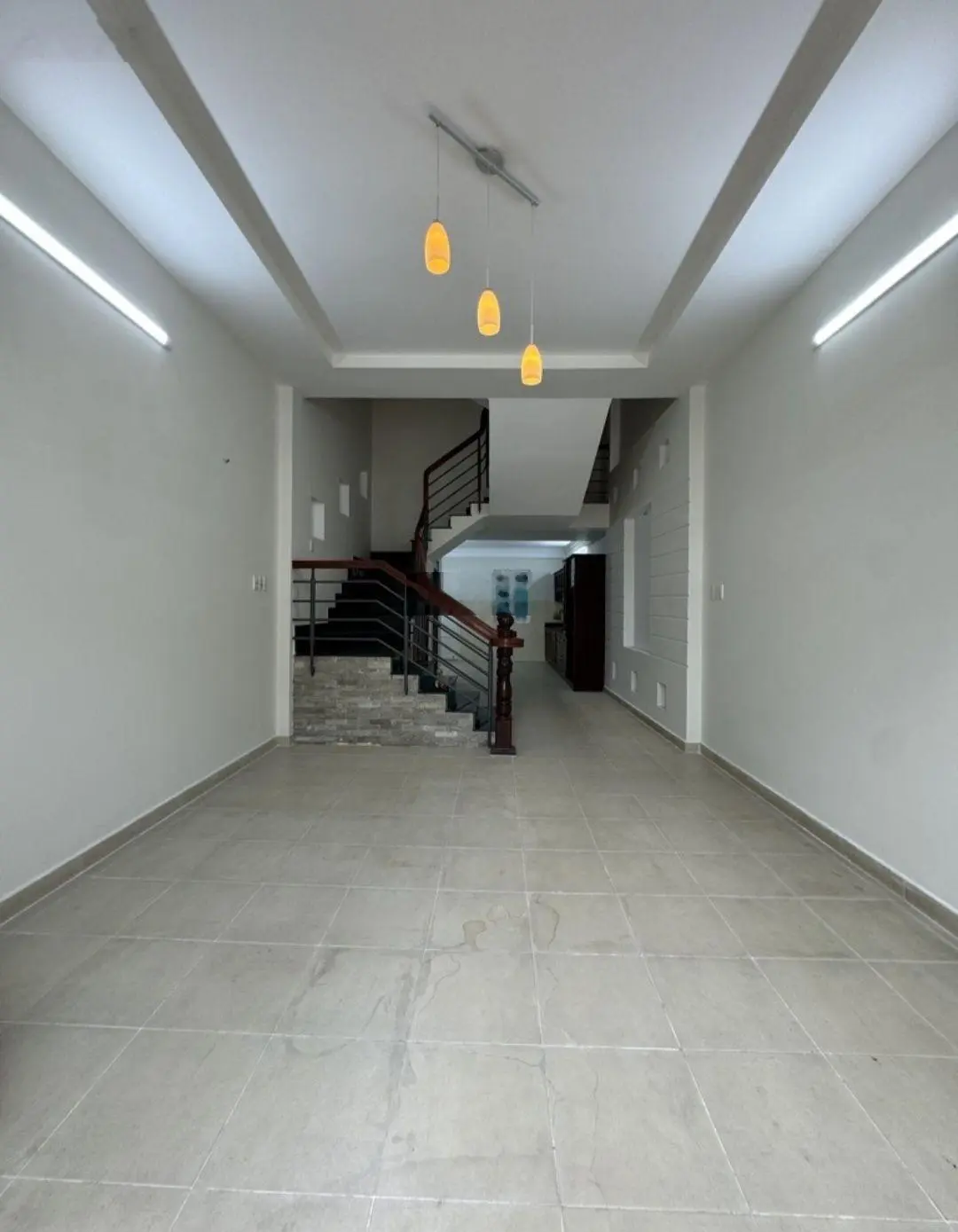 Bán gấp nhà mặt tiền kinh doanh 4 tầng 60m2 đường Số 17, Phường 11, Gò Vấp. Sát chợ Hạnh Tây