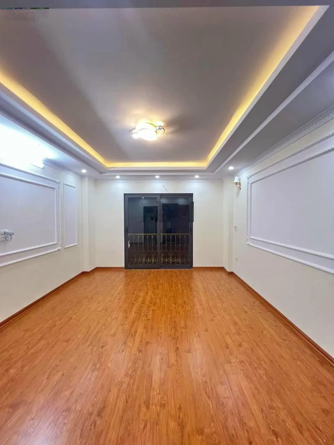Tôi bán nhà xây độc lập tâm huyết tại biên giang, ô tô đỗ cửa, dt 32m2, 5 tầng. giá 3.4 tỷ