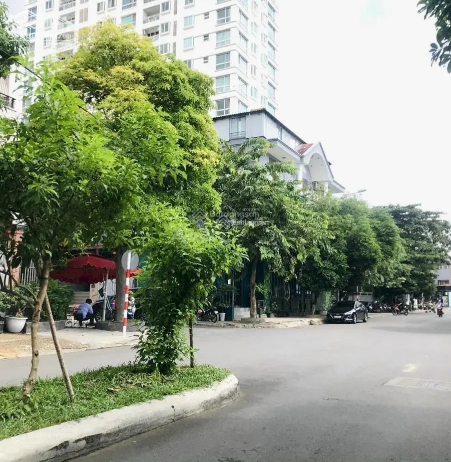Siêu phẩm đối diện sông Sài Gòn MT Nguyễn Văn Hưởng DT: 12x20m - KC: 1H7T HĐT 250 tr giá 83 tỷ TL