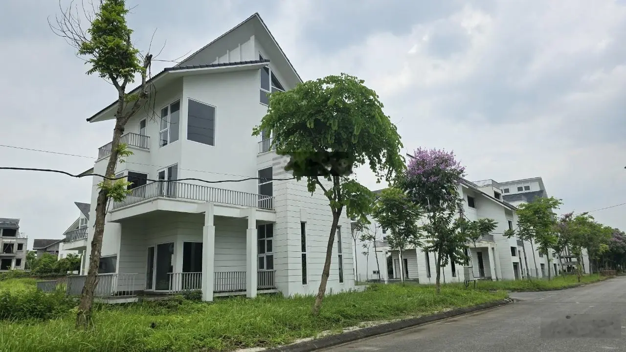 Bán nhanh căn biệt thự 230 Ngôi Nhà Mới Thị Trấn Quốc Oai Giá hơn 16 ,8 tỷ Lh : 0968 813 ***