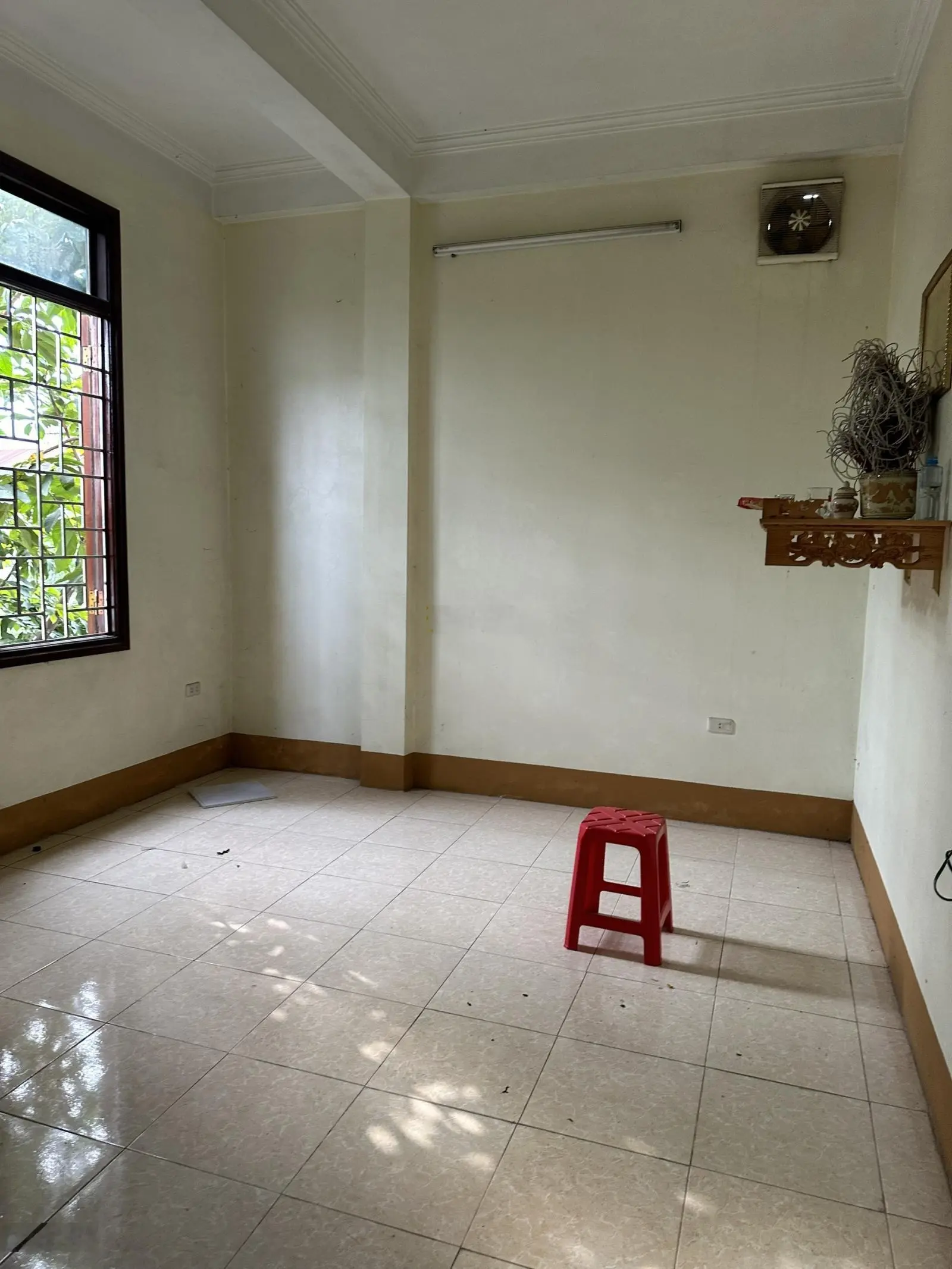Bán nhà 3 tầng mặt phố Nguyễn Du, ô góc, xây tâm huyết, vỉa hè rộng, Kinh Doanh tấp nập, 74m2, 3 tỷ