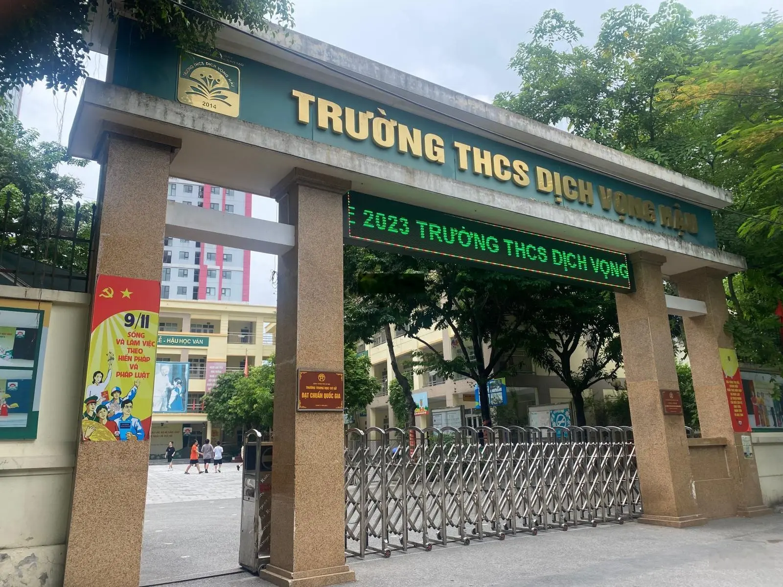 Em Huy PKD bán gấp căn góc tầng trung 140.5 m2 hướng Nam tại Hanoi Paragon hot nhất quận Cầu Giấy