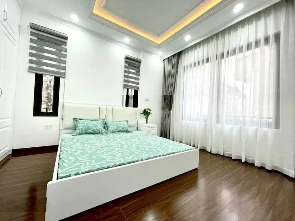 Bán nhà Vĩnh Hưng 35m2x5tầng giá 4,9tỷ. 10m oto, ngõ trước nhà 2,5m, gần trường học, sổ vuông vắn