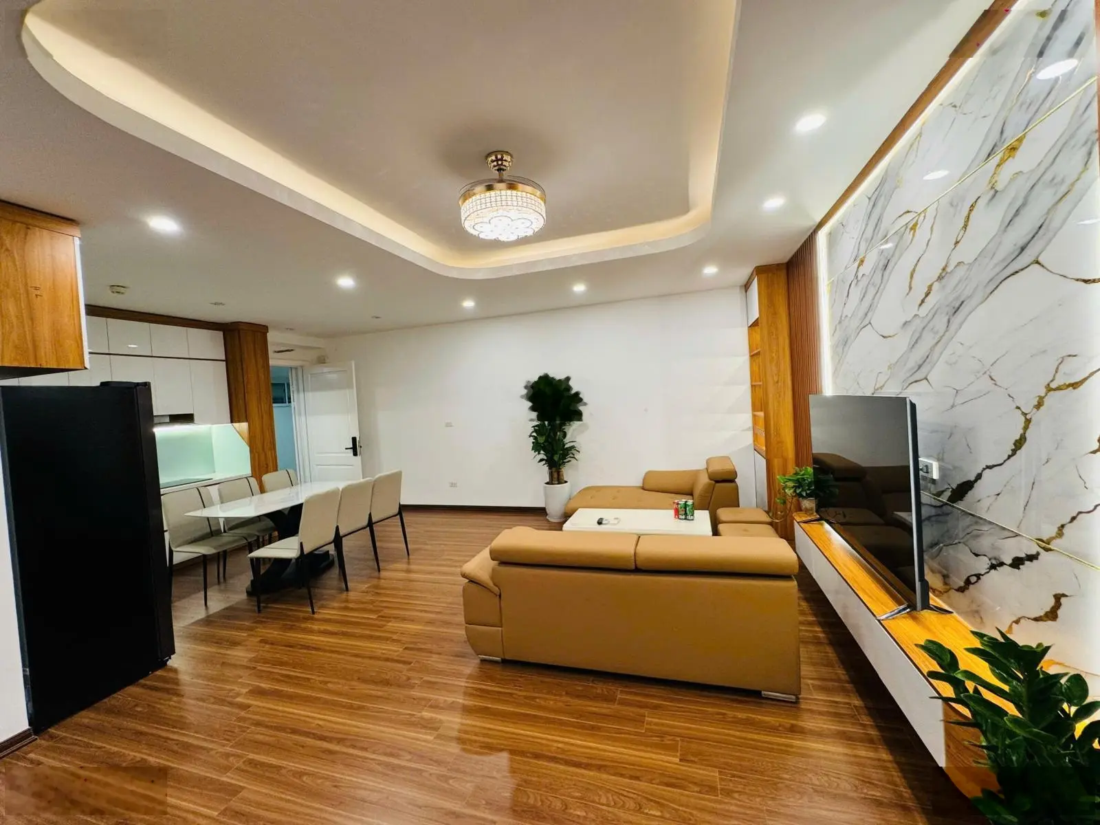 Chính chủ cần bán gấp căn hộ C14 Bắc Hà, diện tích 108,5m, cửa TN ban công ĐN, Full nội thất xịn xò