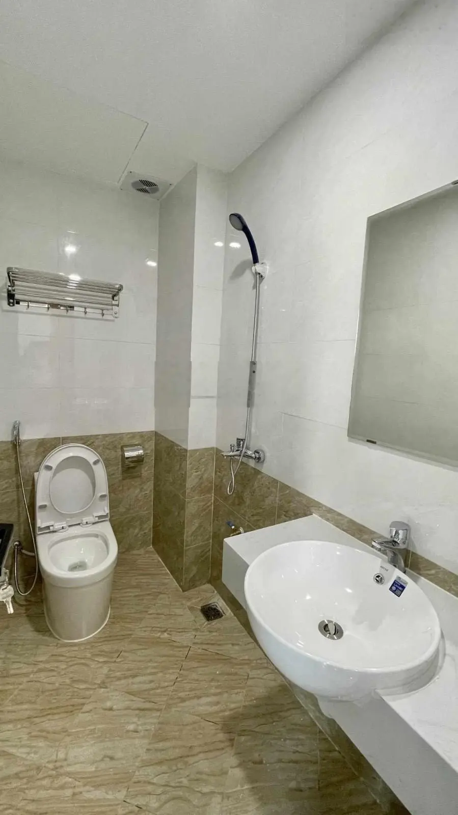LÔ GÓC - DÒNG TIỀN 50TR/THÁNG - THANG MÁY - 10 PHÒNG KHÉP KÍN - 5M RA OTO TRÁNH