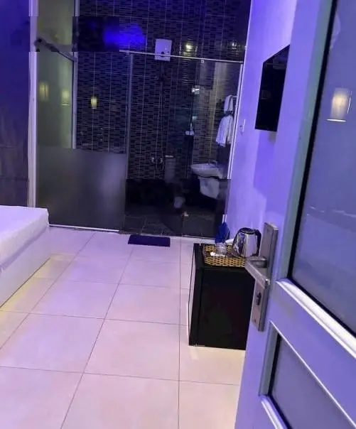 Bán nhà 5 tầng mặt tiền Hoa Lan Phú Nhuận chỉ 25 tỷ