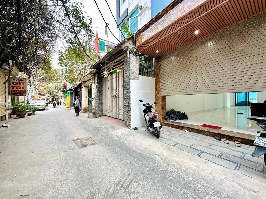Bán tòa nhà VP 6 tầng thang máy nhập khẩu , ô tô cất trong nhà , sân vườn đẳng cấp thượng lưu