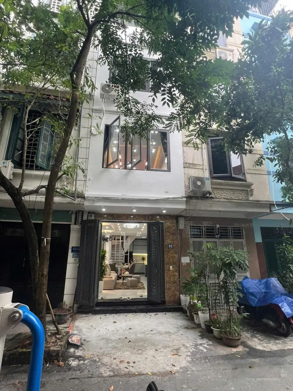 Bán nhà trung tâm Đống Đa - gần phố - trước nhà sân rộng đánh bóng