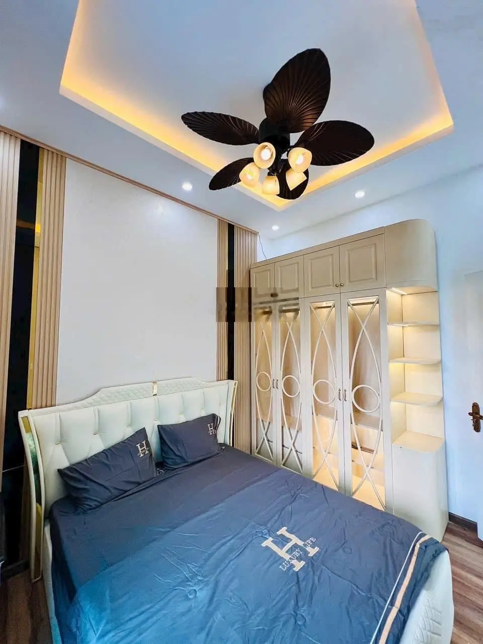 Nhà 3 tầng mặt tiền đường Hoà Minh 3 . Cách biển Nguyễn Tất Thành 50m
