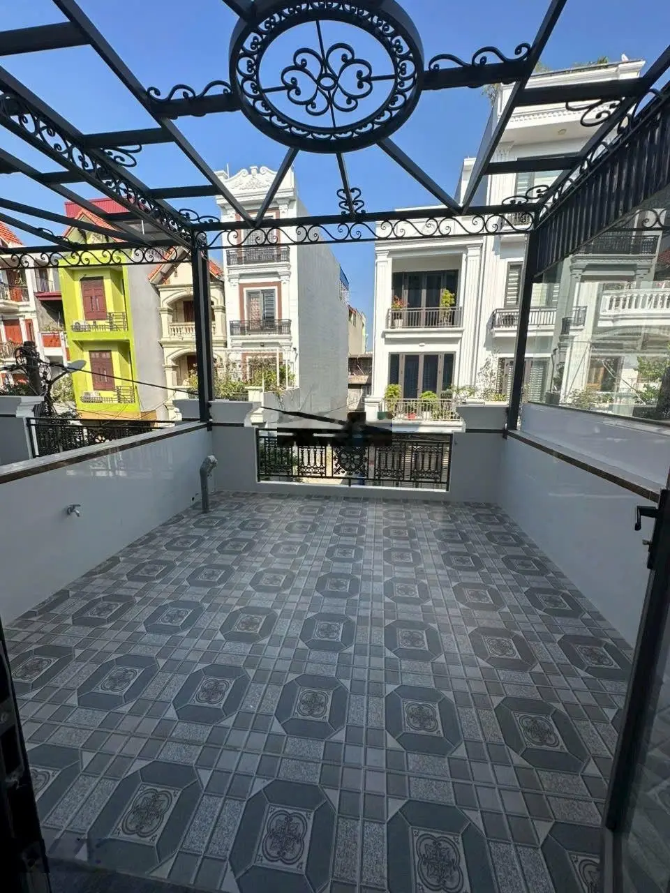 Bán nhà 5 tầng khu phân lô tuyến 2 Lê Hồng Phong ngay ủy ban quận Hải An. Diện tích: 60m2