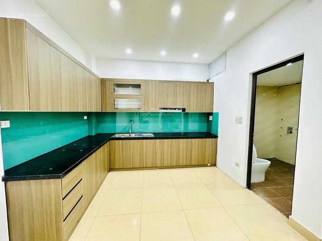 Cần bán nhà riêng âu cơ nghi tàm, ngõ ô tô, 5 tầng thang máy với dt80m2.