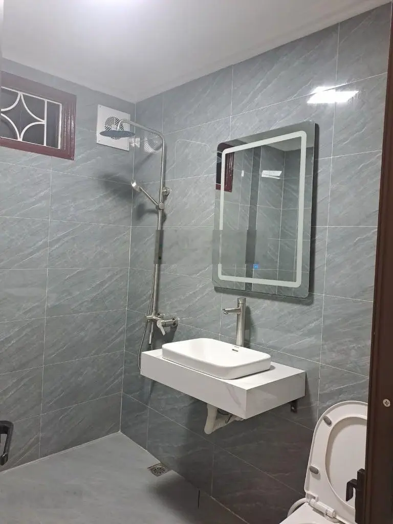 TRUNG TÂM CẦU GIẤY - NHÀ ĐẸP Ở NGAY 45M2 - TẶNG NỘI THẤT - NGÕ BA GÁC THÔNG CÁC NGẢ - CHỈ HƠN 8 TỶ.