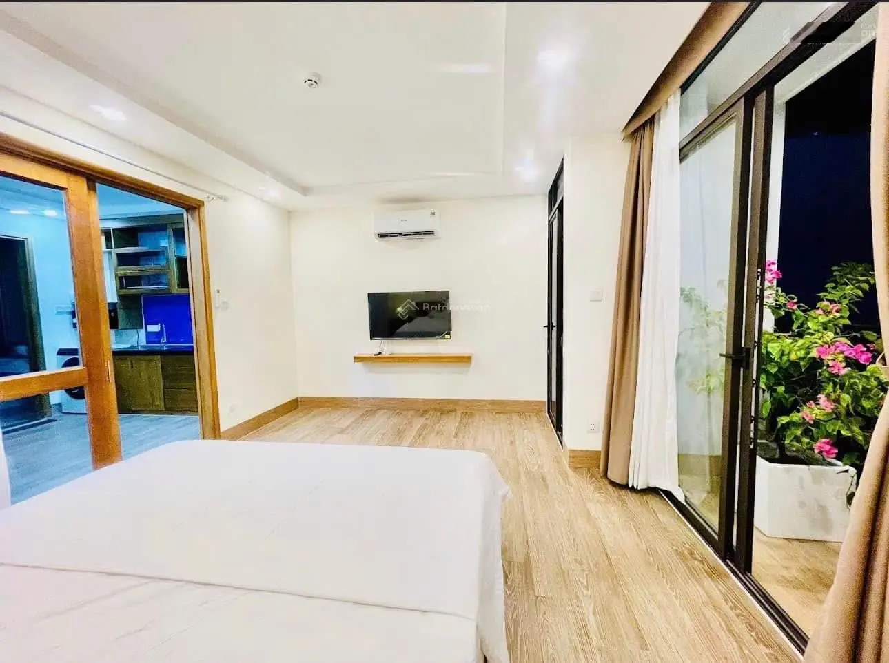 Cần bán tòa nhà 4.5 tầng căn hộ- chế lan viên- sát biển võ nguyên giáp- mặt tiền 7.8m- pháp lý đủ.
