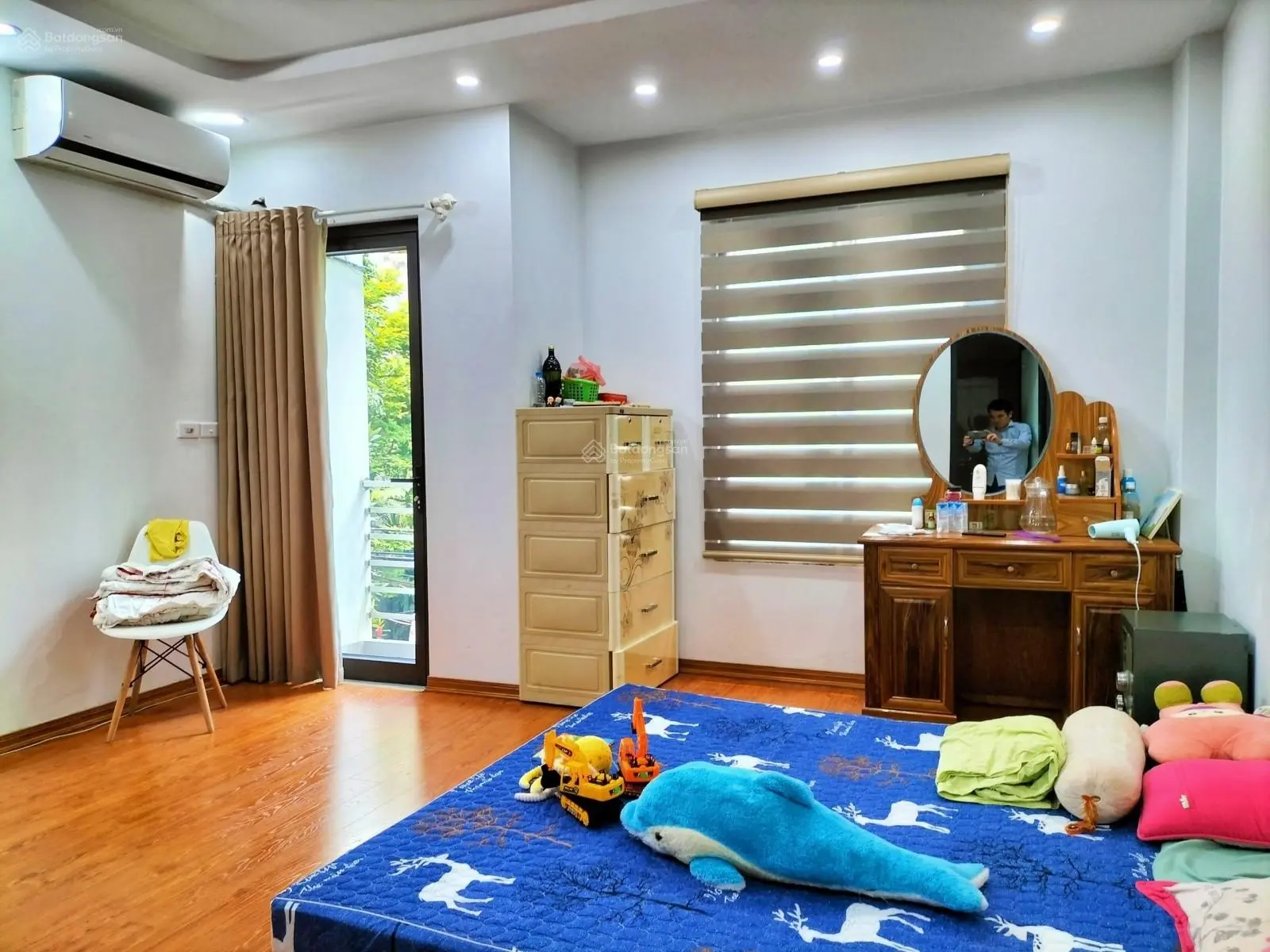 Bán gấp nhà phố Hoàng Cầu 42m 4 tầng mặt tiền 3,8m hơn 7 tỷ ôtô đỗ cửa KD