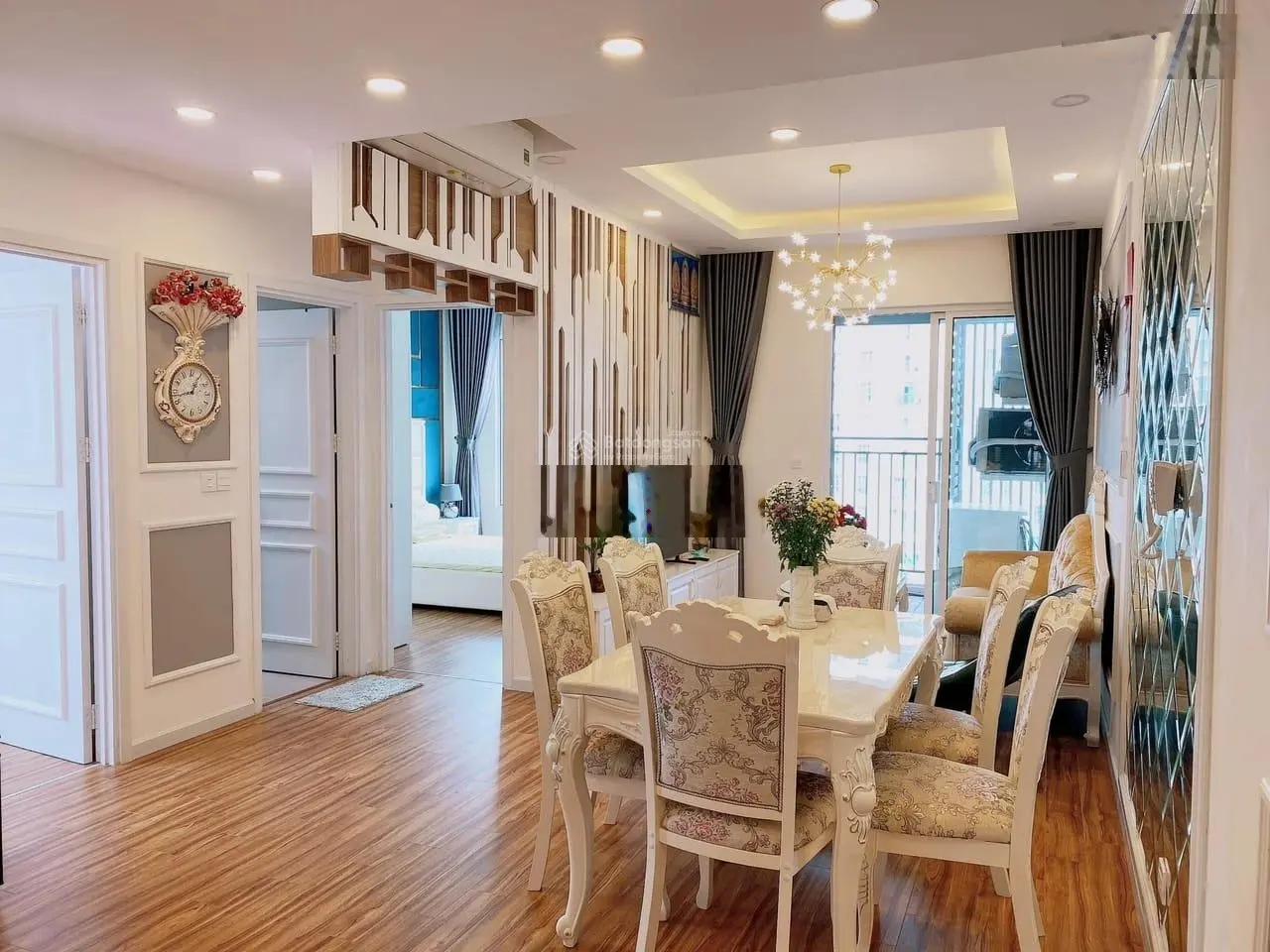 Bán căn hộ Gold View DT: 82m2, view Q1, nhà full nội thất đẹp; giá 4,5 tỷ. Xem nhà: 0961 663 ***
