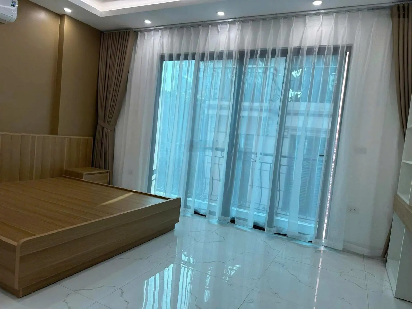 Đỉnh kịch! Hoàng Quốc Việt - Gara ô tô - Nhà mới full nội thất - 60m2 - 6 tầng thang máy - 21.5 tỷ