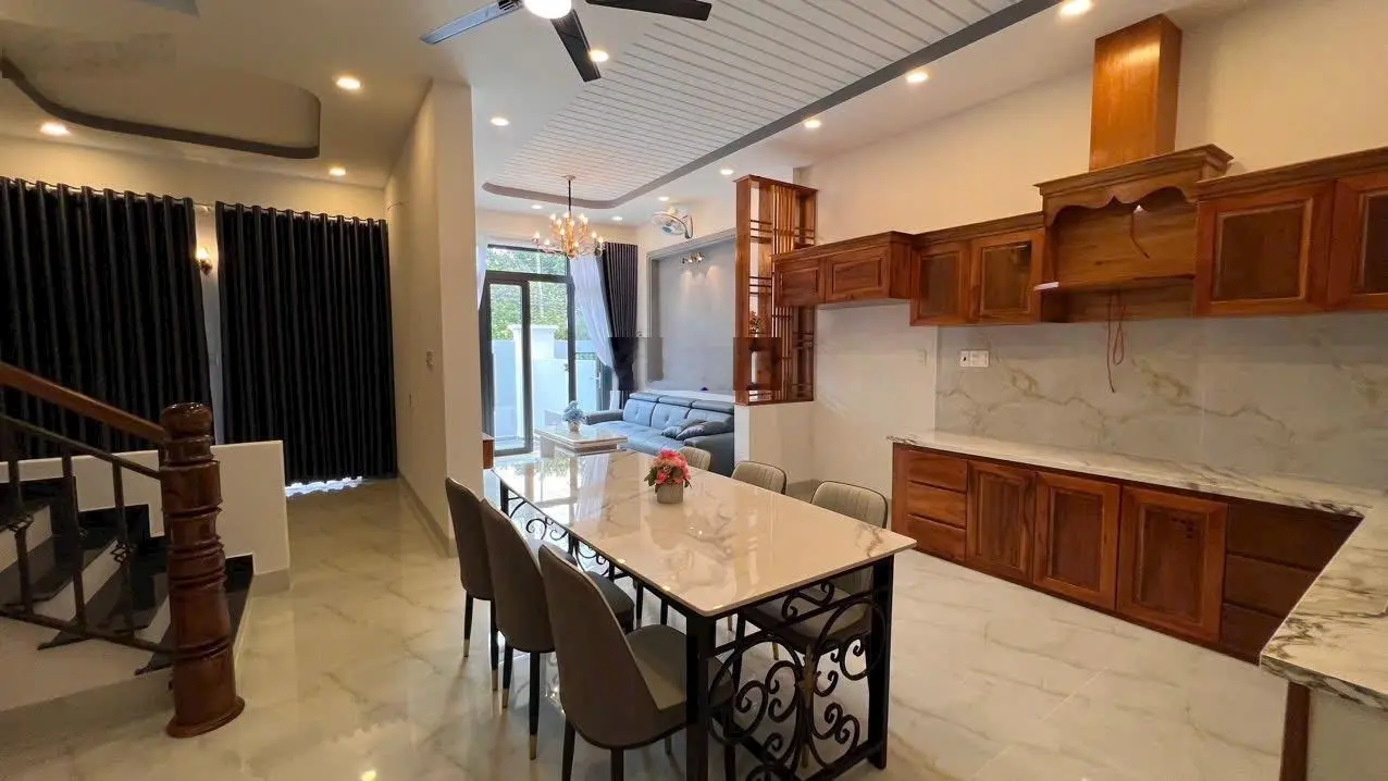 Nhà đẹp mới xây gần ngay TT thành phố, sát KĐT Vĩnh Điềm Trung