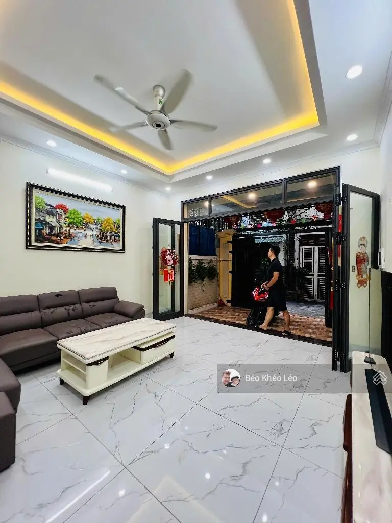 Bán nhà Nguyễn Văn Cừ,Thang máy ngõ Ô tô -nông -thông, 80m 7tầng Mt4m3,chào 18 tỷ xxx Lh 0843125777