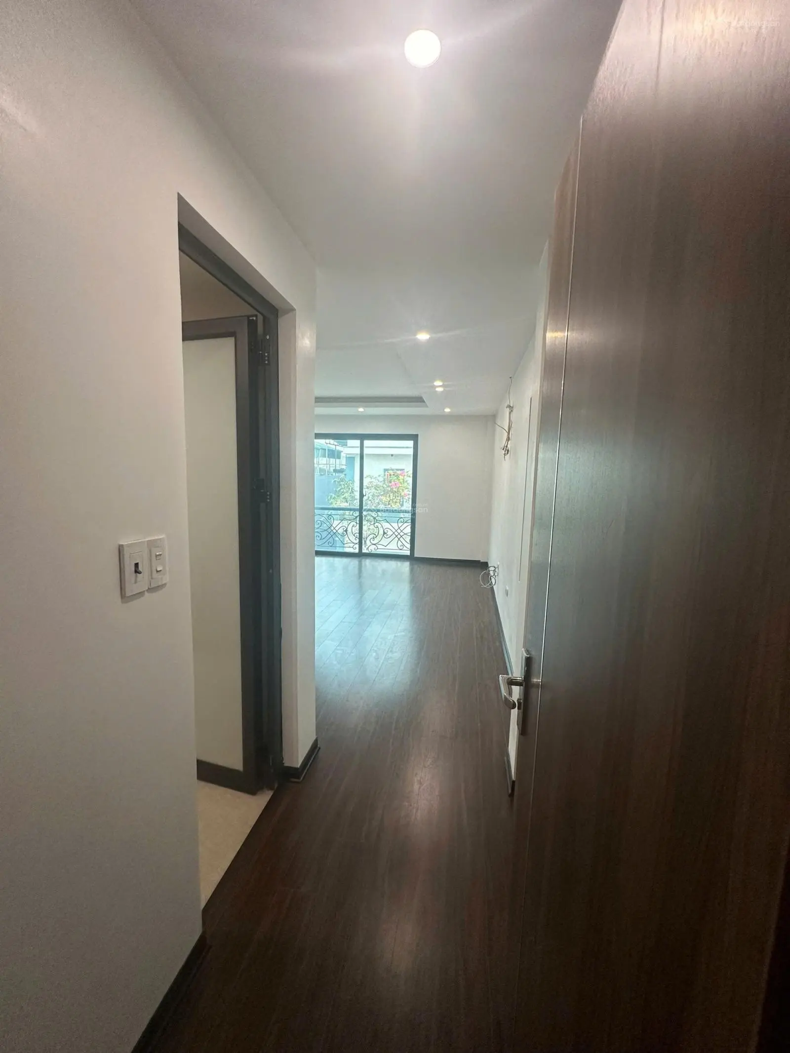 Nhà thiết kế cực đẹp 5t, full nội thất ở luôn. gần trục chính.ngõ thông ô tô tránh.sát kđt đô nghĩa