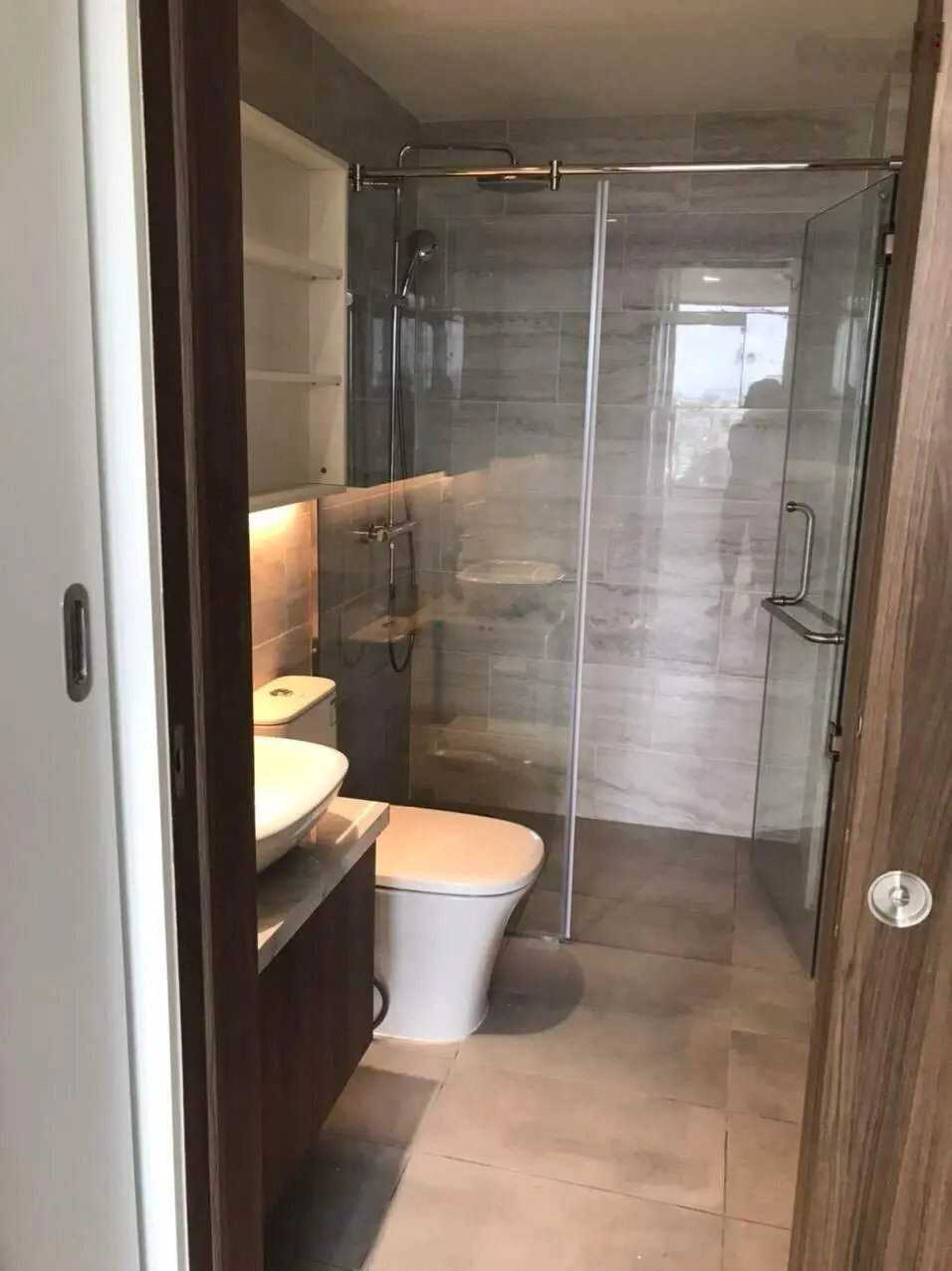 Bán căn hộ Kingdom 101, 2PN, 2WC, 78m2, căn góc, view Đông Nam, giá: 6 tỷ 550 nhận nhà
