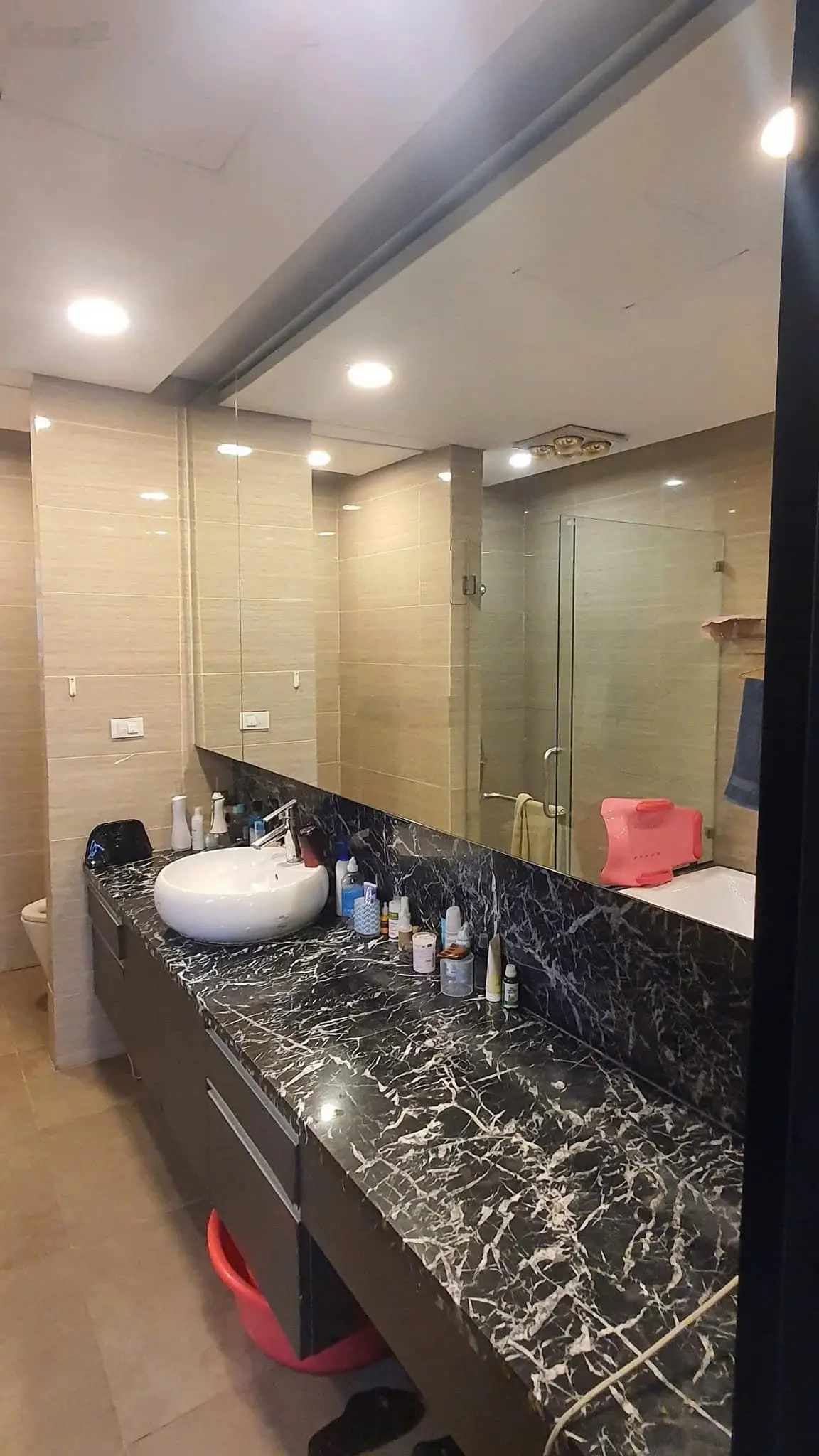 Bán gấp căn hộ diện tích 164m2 thiết kế 3n+1, tầng trung, căn góc, 2 mặt thoáng tại dolphin plaza.
