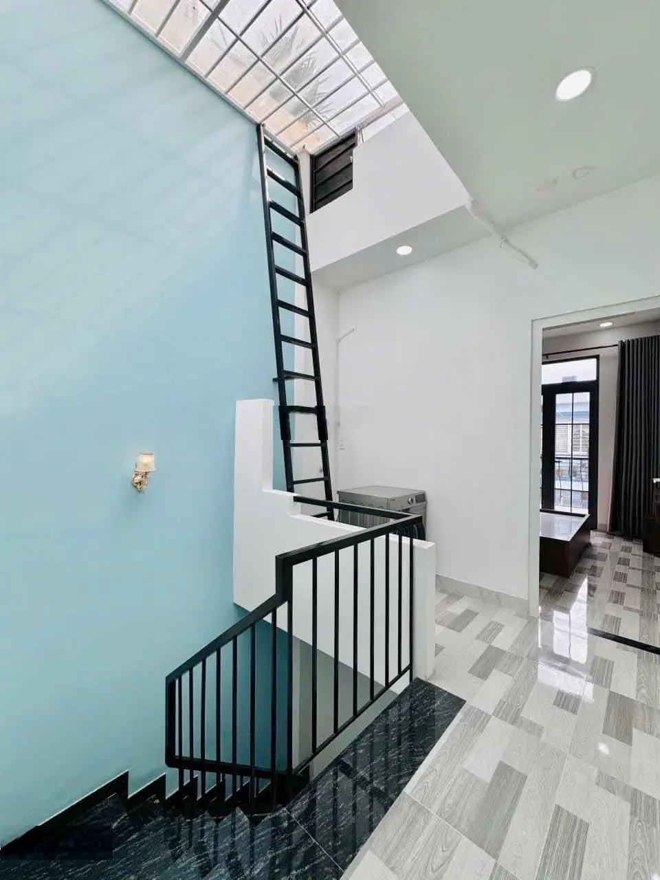 Kinh doanh thua lỗ bán gấp nhà ở Nhiêu Tứ, P6, Phú Nhuận. DT 28,2m2. Sổ hồng riêng