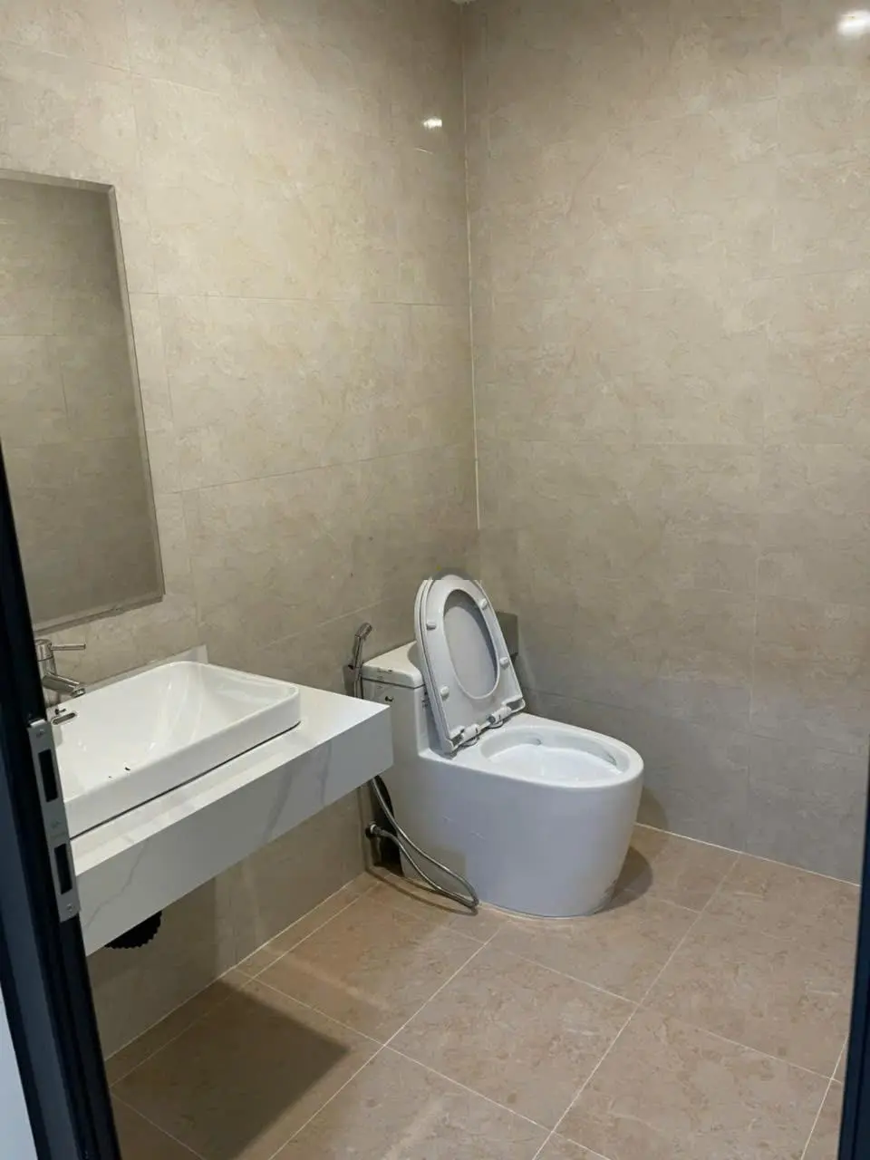 Bán tòa nhà Đức Diễn, Bắc Từ Liêm, 8 tầng, mặt tiền 8m. Vỉa hè rộng, có PCCC, có hoàn công trên sổ