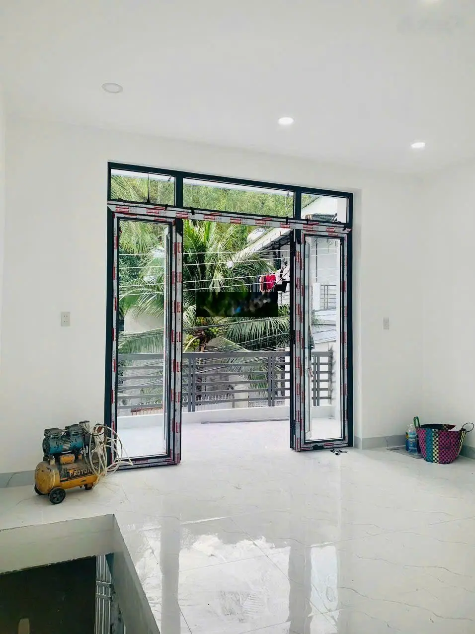 Nhà 2 tầng hẻm Ngô Đến Nha Trang đường oto 4ty2 gần biển gần trường đại học