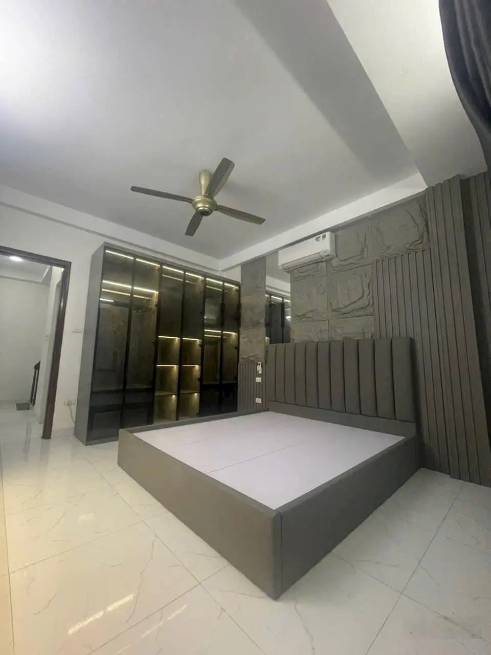 Bán nhà Quang Trung, Hà Đông, 40m2, 5 tầng, chỉ hơn 5 tỷ, gần phố ga tàu điện, Chủ cần bán gấp