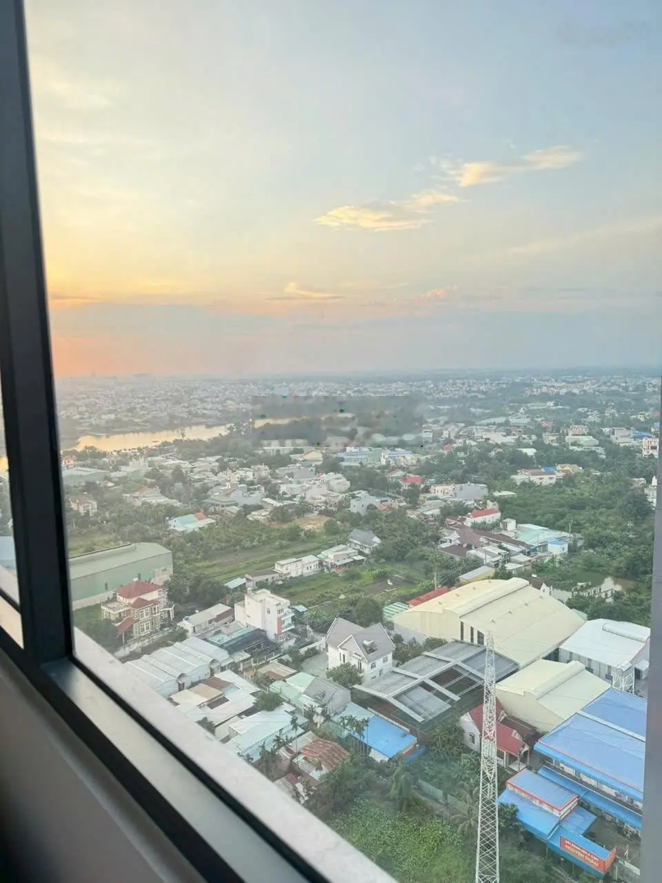 Cần bán căn 1PN view hồ bơi giá 1,85 tỷ (hỗ trợ hết 100%). Lượng 0907 600 ***VP chủ đầu tư Shop 03)