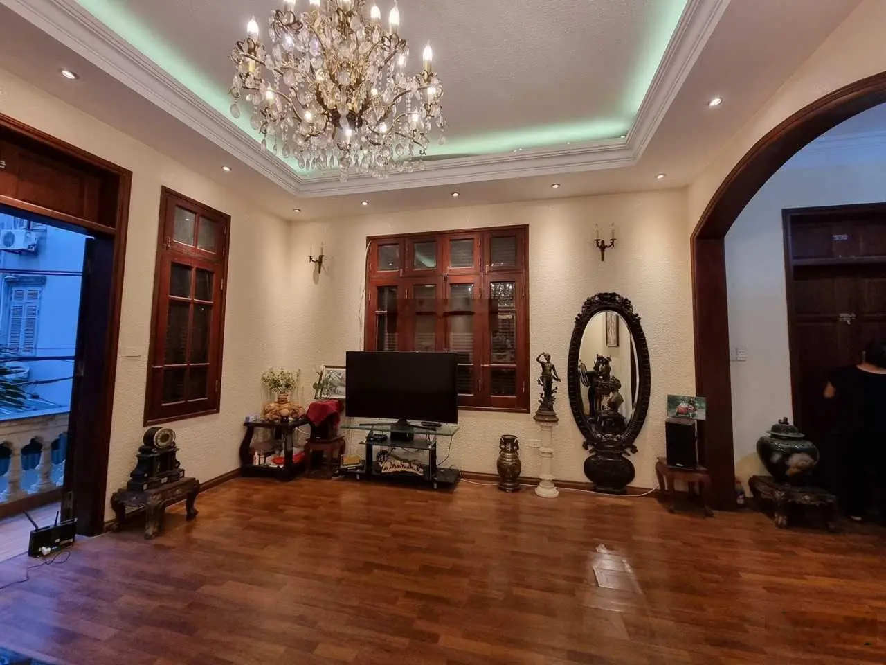 Bán gấp Biệt thự Nhật Chiêu, view Hồ Tây, 3 bước ra Hồ, lô góc, gara ô tô, 130m2 có 2X tỷ.