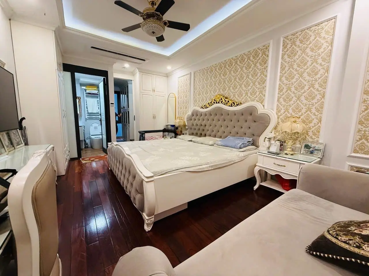 Thanh Nhàn HBT - Đối diện công viên tuổi trẻ- 7 tầng thang máy- cách phố đúng 2M.