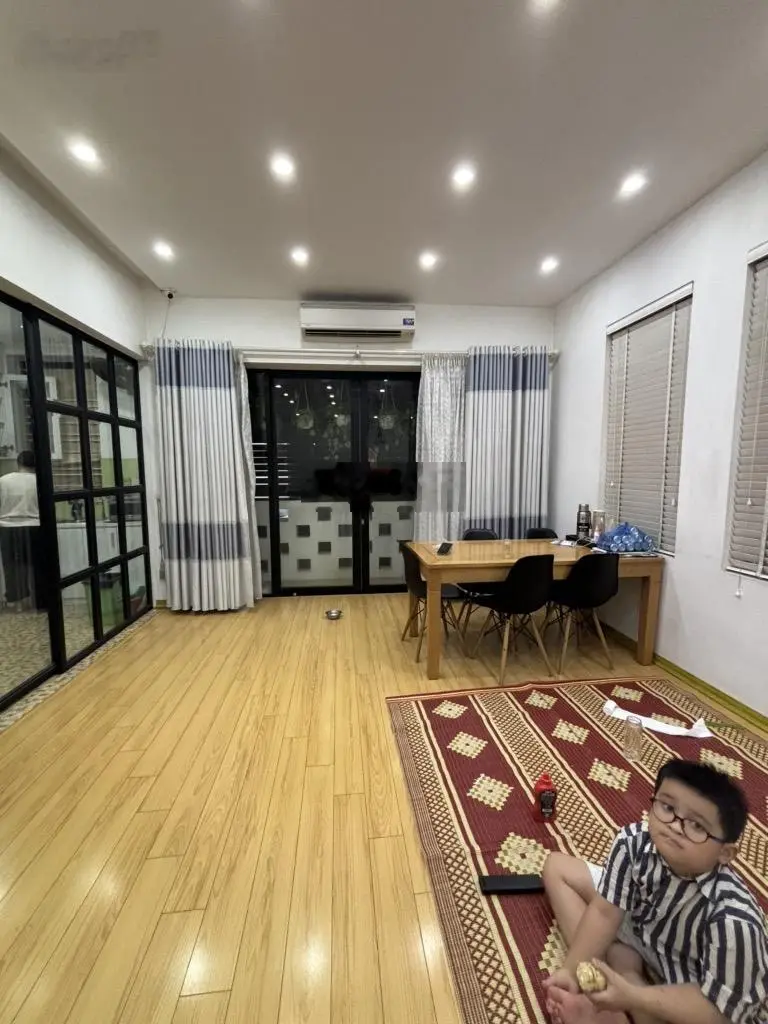 Ô tô ngủ trong nhà, ngõ ô tô thông tứ tung, mặt tiền khủng, kinh doanh không lo nghĩ chỉ 17tỷ