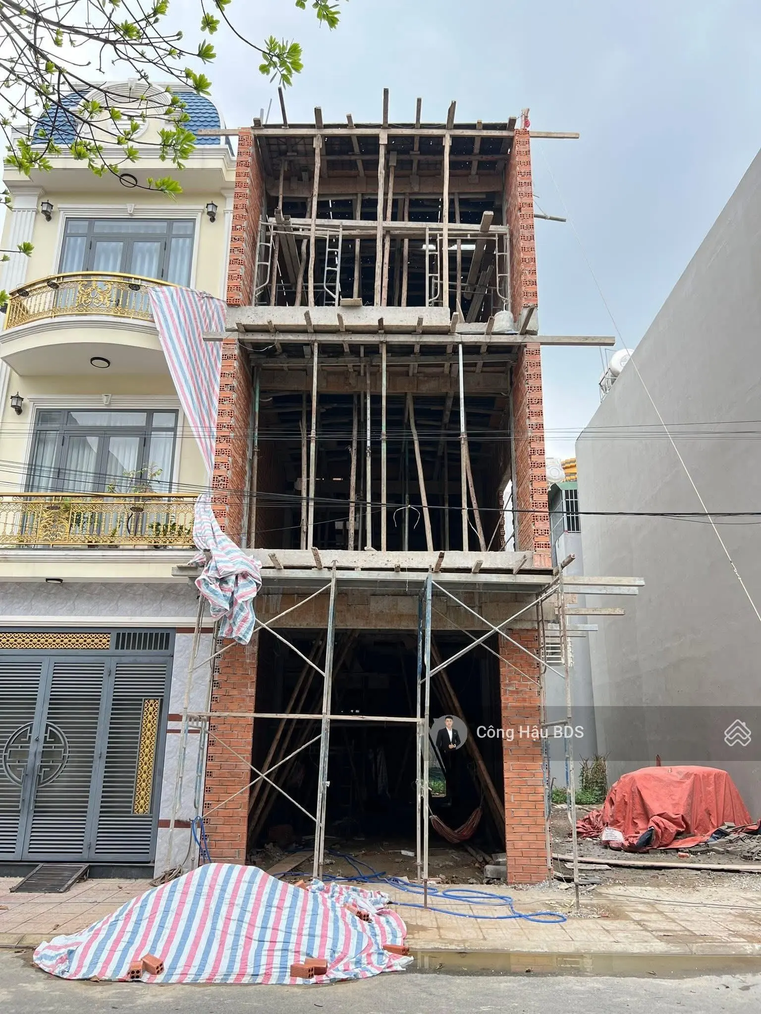 Nhà đẹp- tp. dĩ an. gồm trệt- 2 lầu. 3pn- 4wc. thiết kế hiện đại. sát vincom tp. dĩ an. dt: 67.5m2