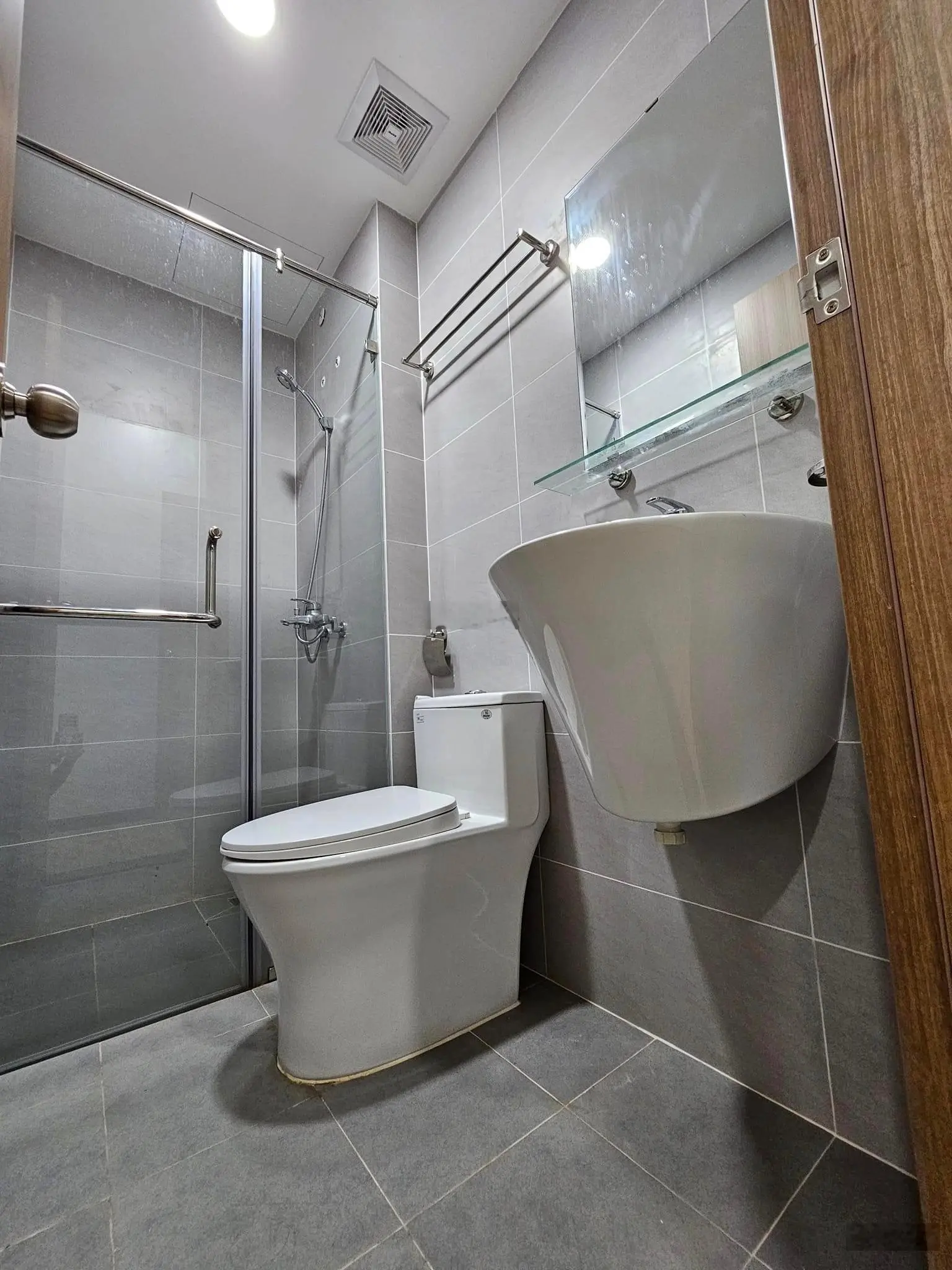 Chủ nhà cắt lỗ, bán giá sốc - 2PN2WC - Bcons Plaza - 57m2 - chỉ 1tỷ8 bao thuế phí, sổ hồng sẵn