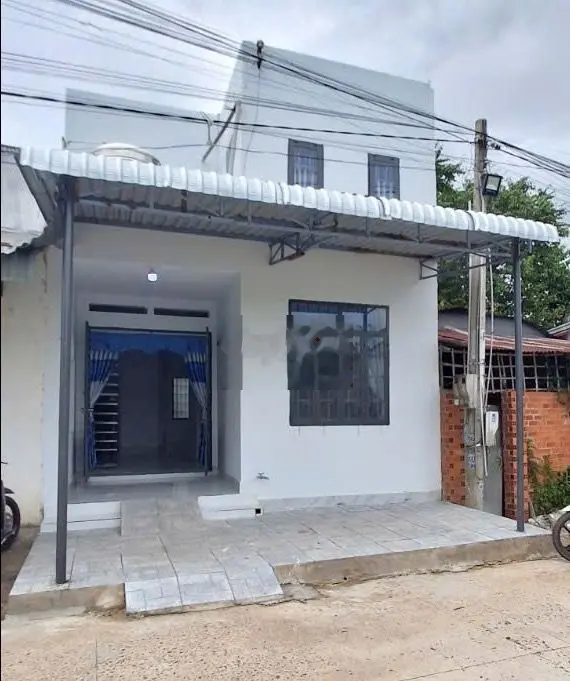 Nhà mới, 3pn, gác, cách chợ Bình Minh 2p đi xe, 5.3x9m