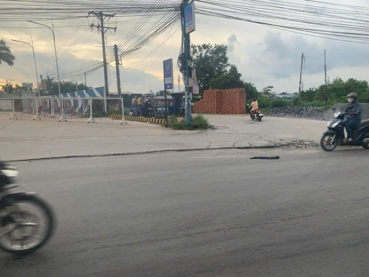 Cần bán gấp căn nhà trọ 1kiot và 4pt giá 2ty2 mặt tiện nhựa nội bộ