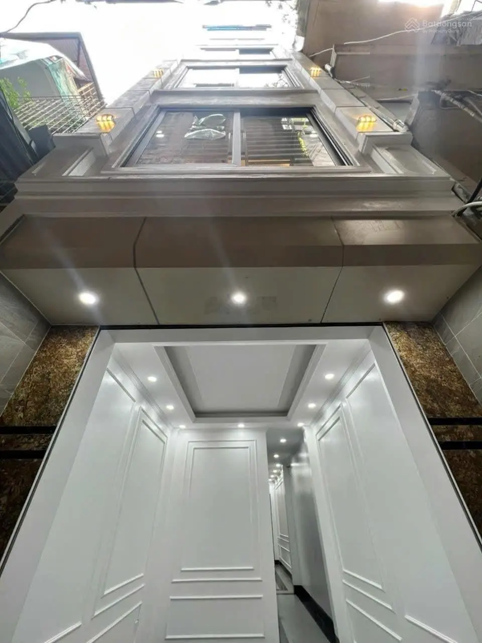 Đống đa 6 tầng thang máy phố Nguyên Hồng 70m ra phố - DT 48m - 6 tầng - MT 3.3 - giá: 9.9 tỷ