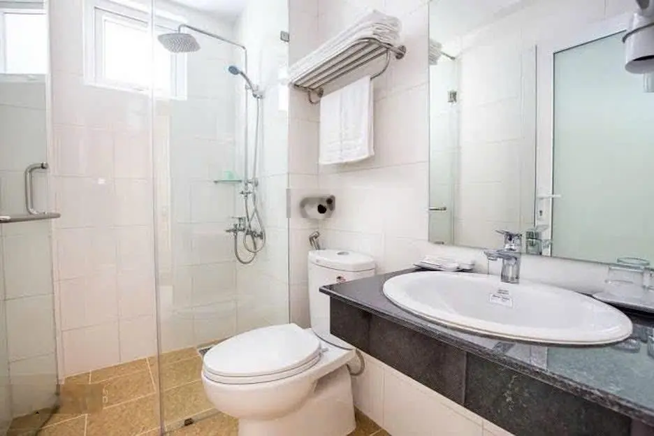 Khách sạn 9 tầng đường 15m Hồ Nghinh , gần Dương Đình Nghệ . Khu phố Hàn Quốc . Gần biển