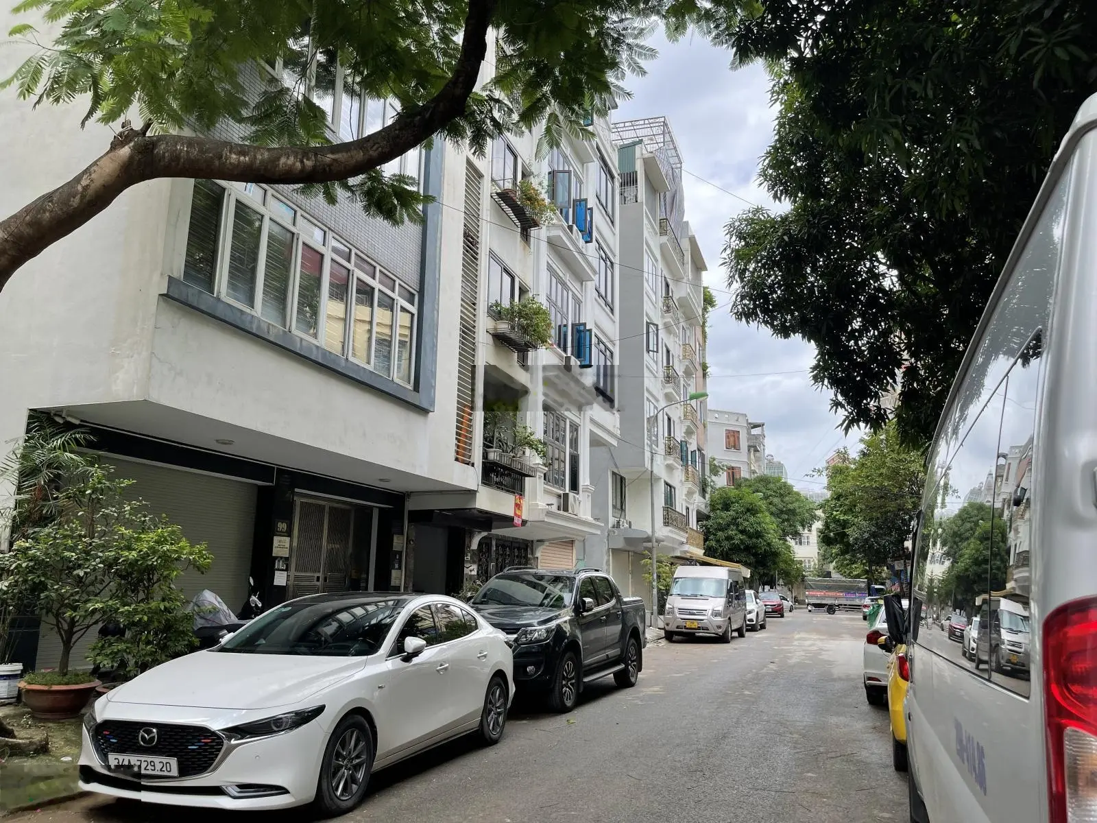 Nhà phân lô 8,5ha Phú Diễn - Bắc Từ Liêm,dt:50m2 nhà 5 tầng giá 13,7 tỷ oto tránh vỉa hè kinh doanh