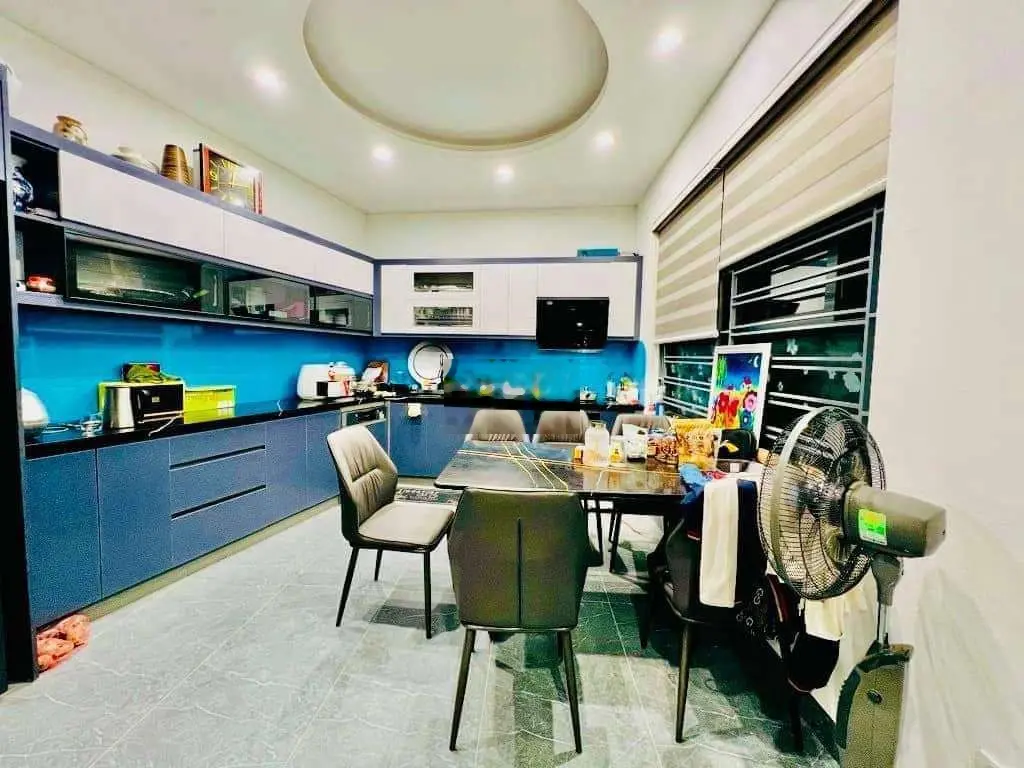 Bán nhà Đức Diễn lô góc xây mới 5 tầng, xịn sò.