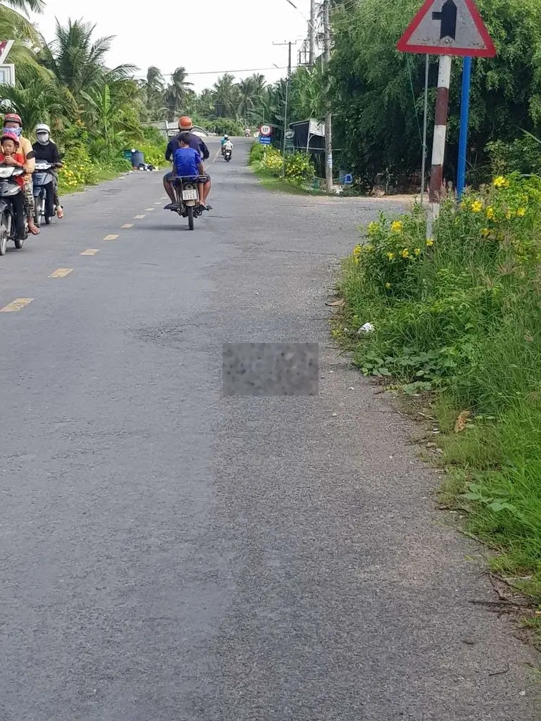 Đi làm ăn xa sang lại lô đất mặt tiền 1y850triệu