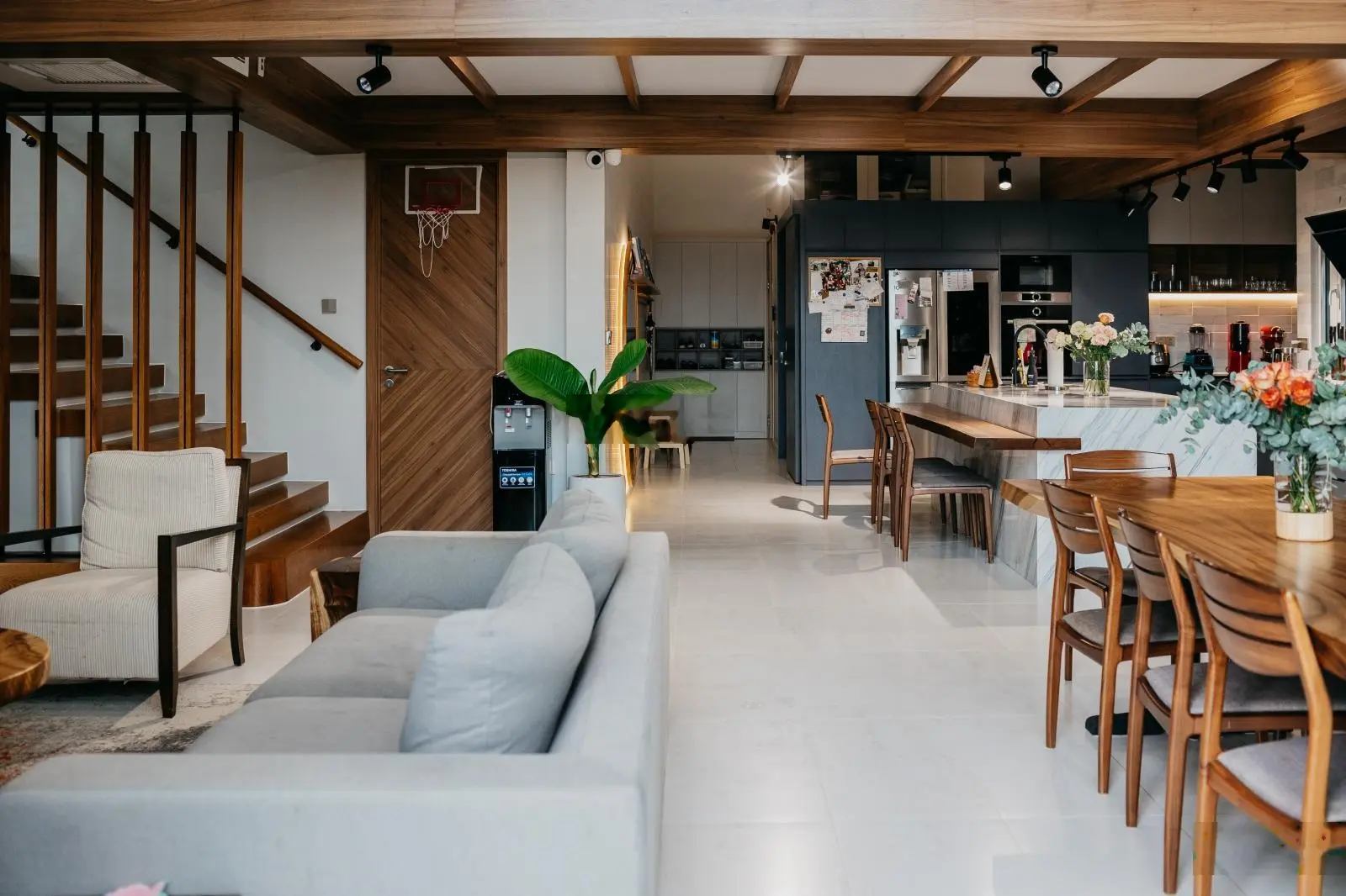 Chỉ với 30 tỷ sở hữu ngay căn Duplex tầng thấp gồm 5 phòng ngủ diện tích lớn, đầy đủ nội thất