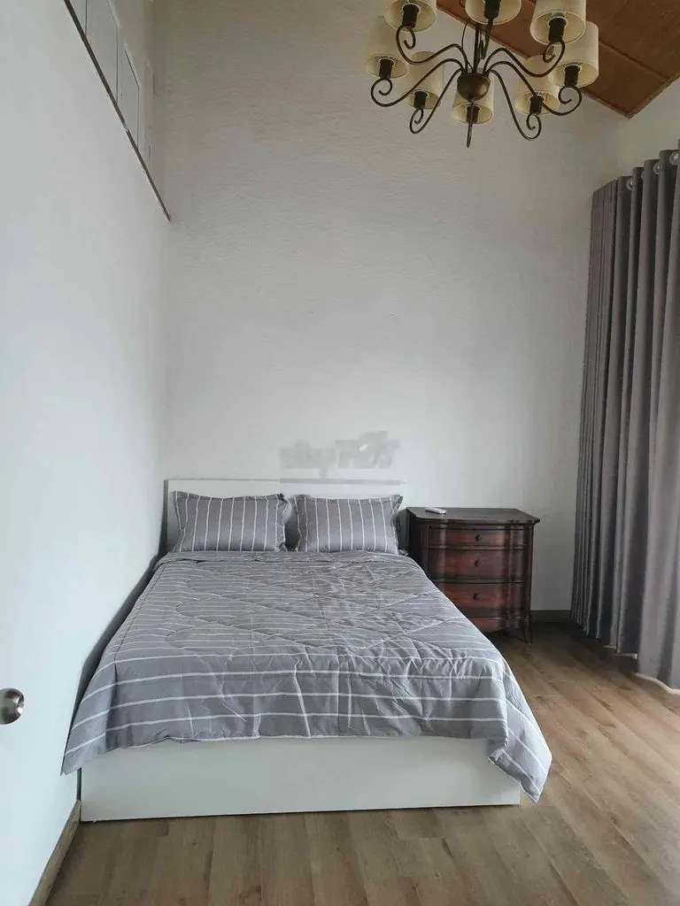 Bán căn hộ 3 tầng 4pn 2 sân vườn hưng vượng 2