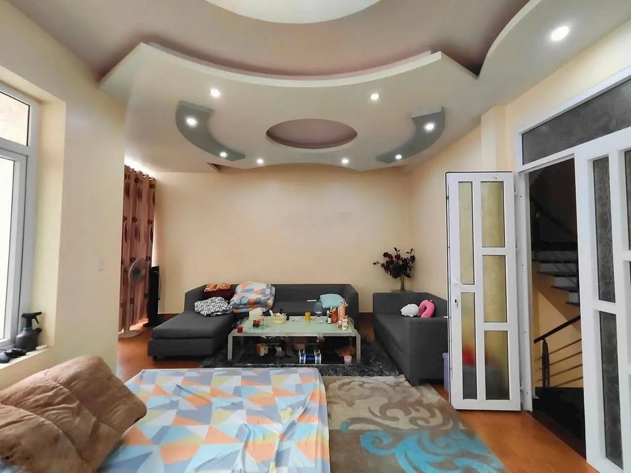 Phố lê lợi - ngõ ô tô 8m - cách mặt đường chính 20m nhà 5 tầng chắc chắn .