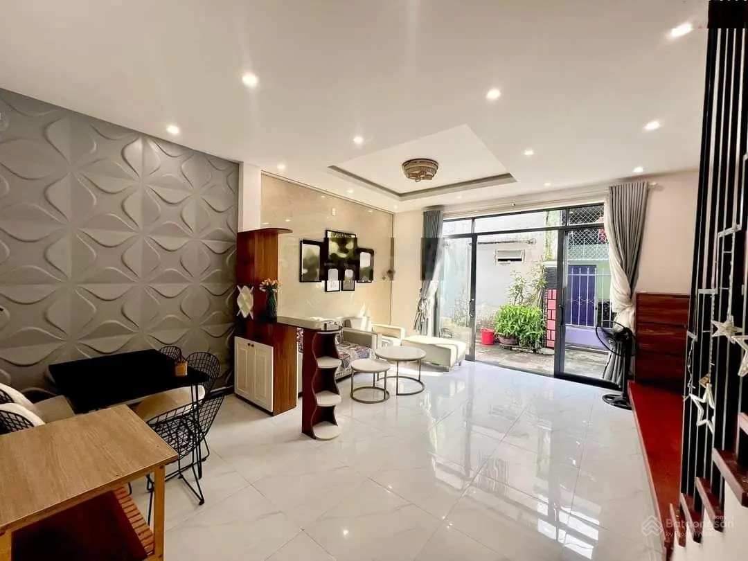 Nhà 2 tầng Trần Cao Vân, Thanh khê. Cách đường vài bước chân. Gần bãi đậu ô tô