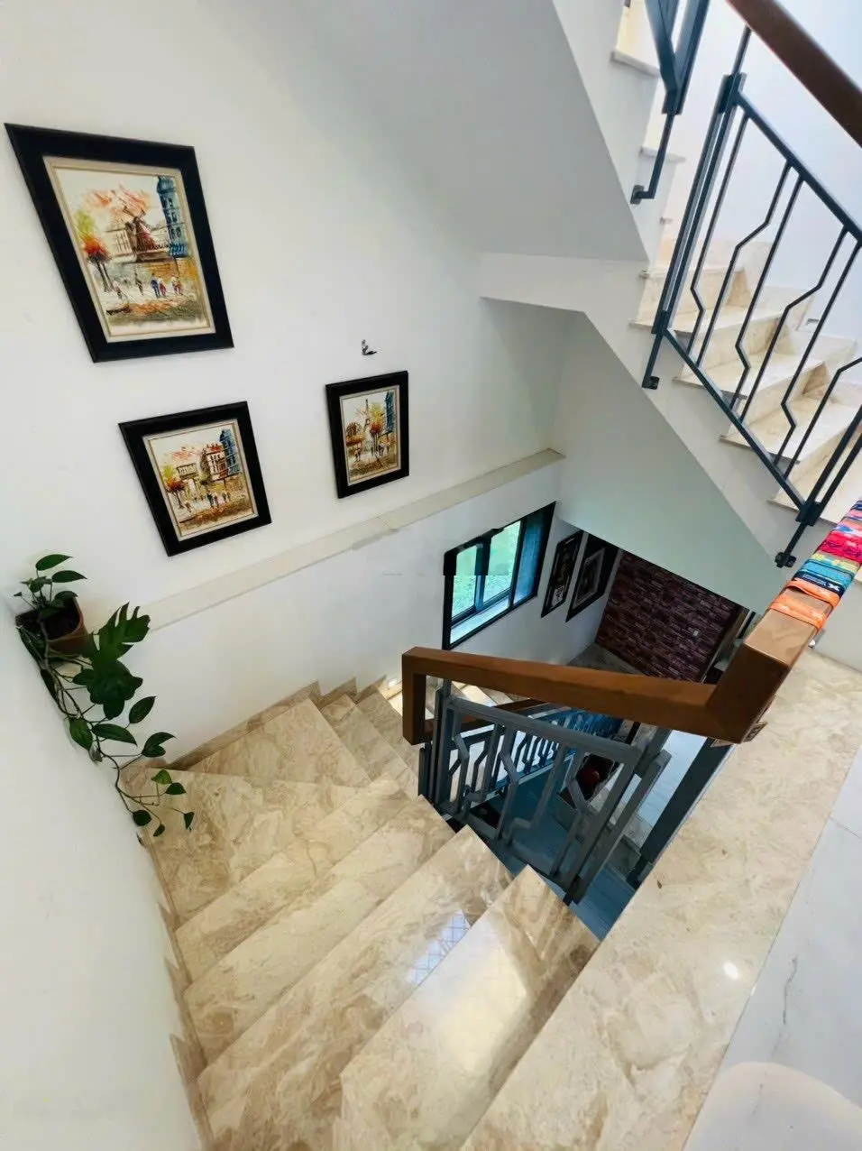 Bán Nhà Phố Liền Kề Tại Bưng Ông Thoàn, 13,868 tỷ, 94m2, 3 Tầng BTCT gồm 4PN, 4WC, pháp lý đầy đủ.
