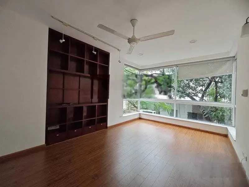 Vip Ba Đình - Khu nhiều toà VP Đại Sứ Quán -thiết kế hiện đại - ôtô dừng đỗ vào nhà - 2 sân thoáng