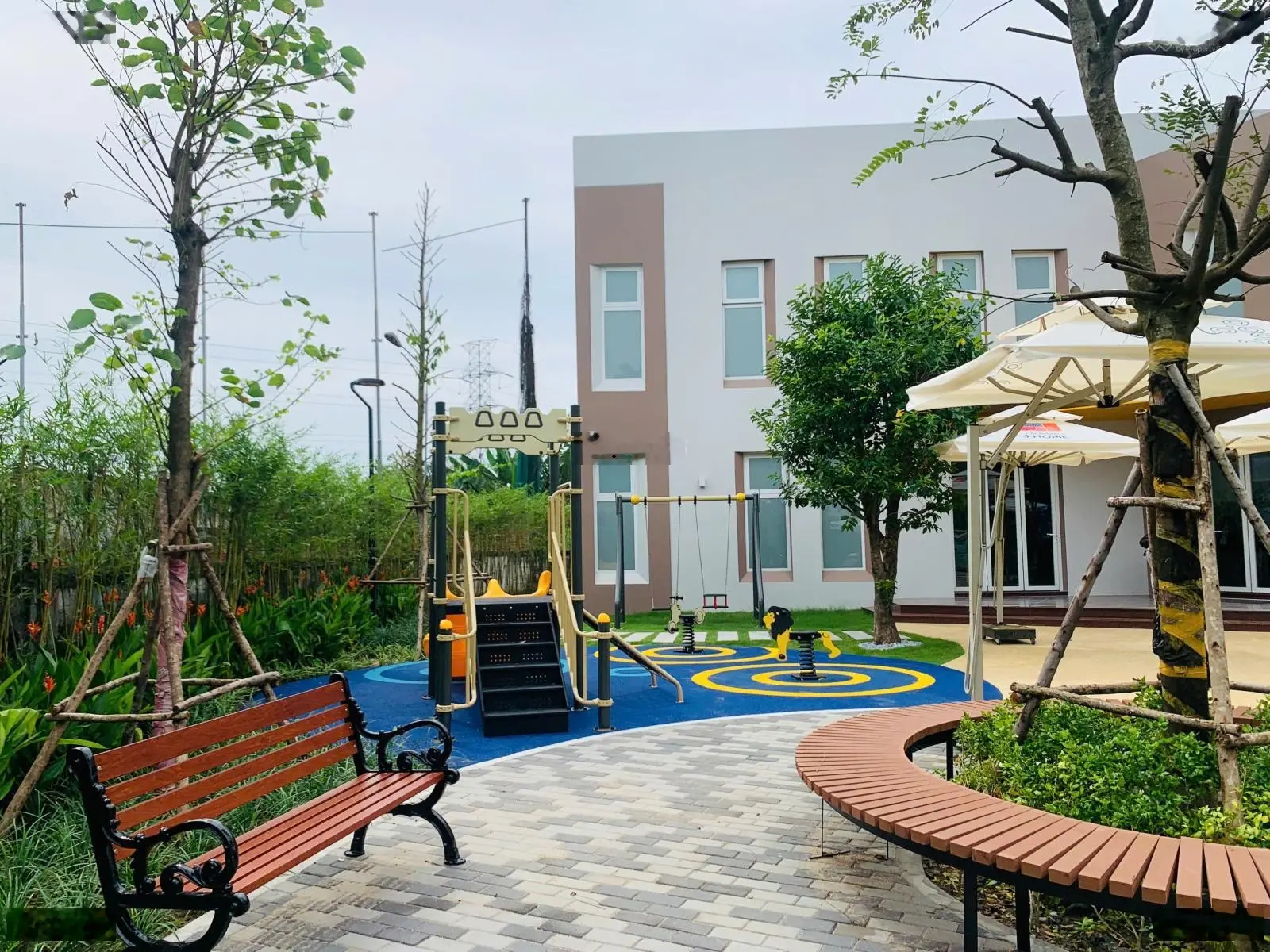 Nhà 3 tầng full nội thất SHR chuẩn Nhật Thuận An, Bình Dương. Tiện ích đẳng cấp có hồ bơi công viên