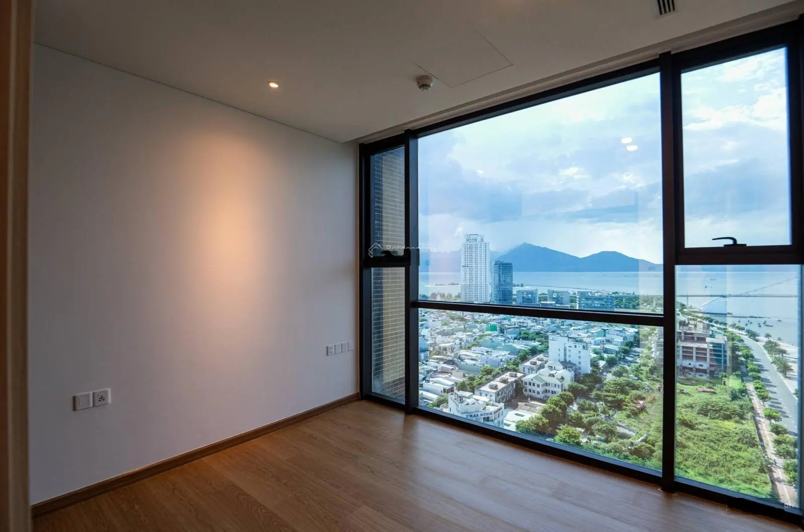 Cắt lỗ 200 triệu, bán gấp căn hộ 2PN tại SAM Towers Đà Nẵng, đường Như Nguyệt